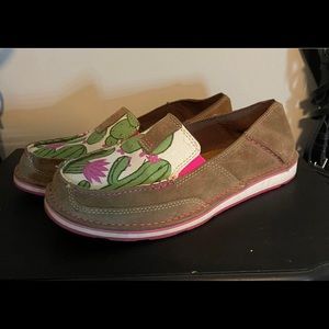 Ariat Cactus Cruisers Size 9